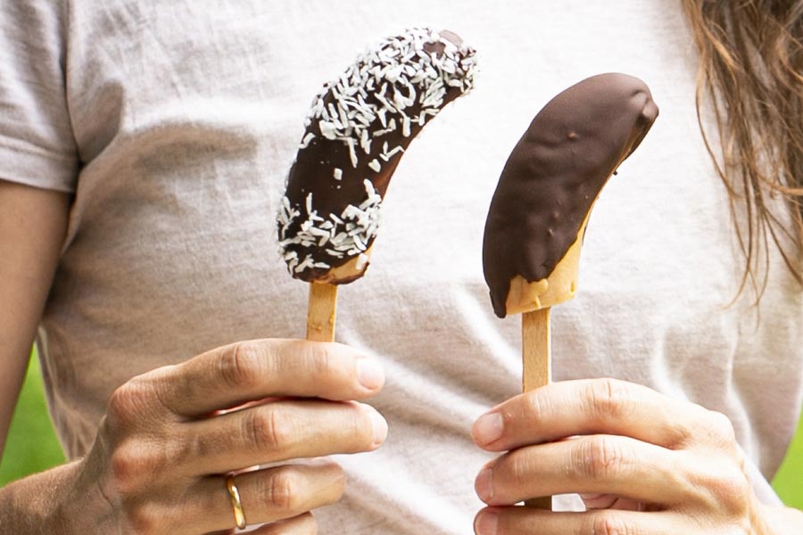 Erdnuss-Schoko-Bananen-Eis am Stiel