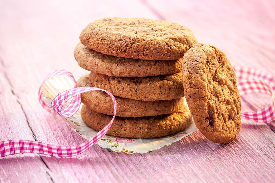 Cookies mit weißer und dunkler Schokolade