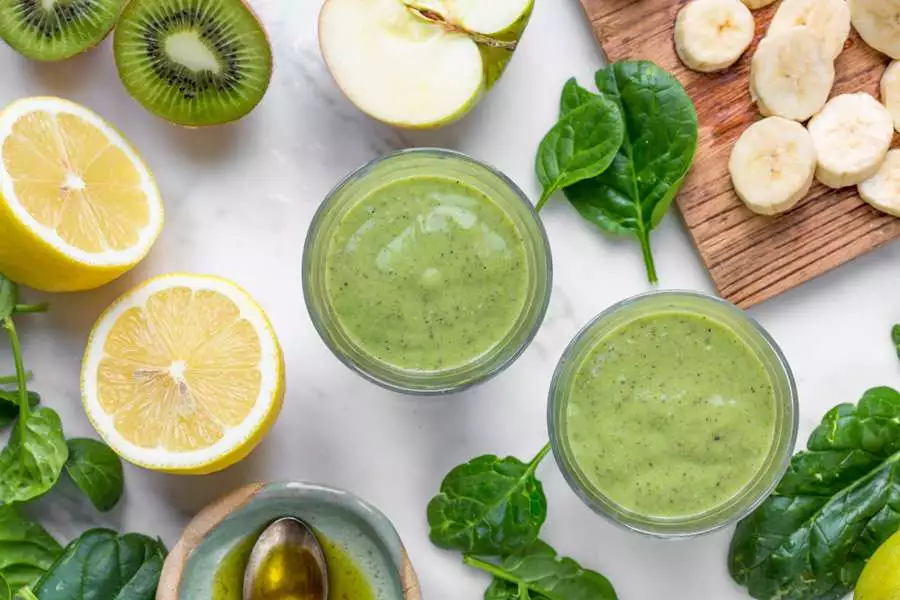 Zu Beginn gab es einen Smoothie mit Kiwi, Apfel, Spinat und Chiasamen