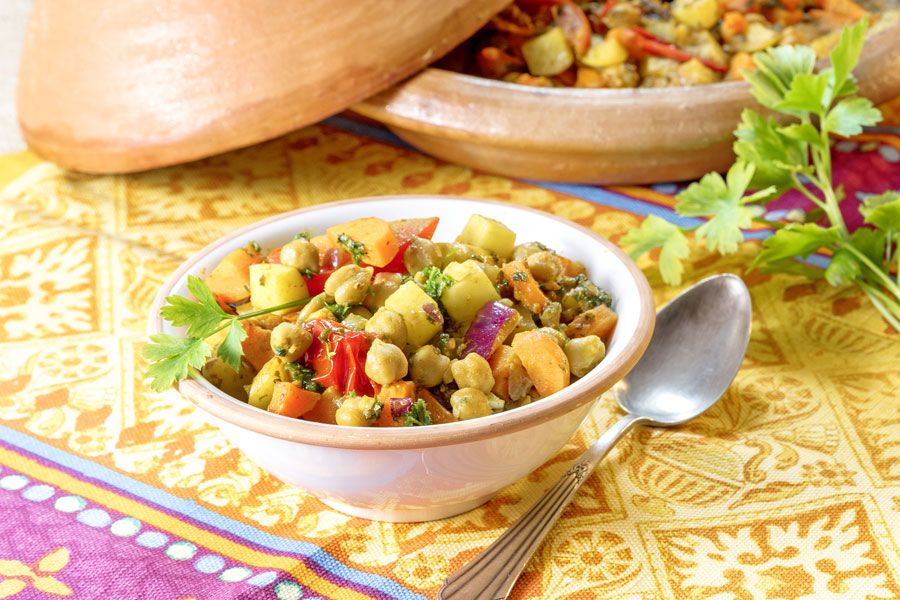 Tajine mit Kartoffeln, Karotten und Kichererbsen