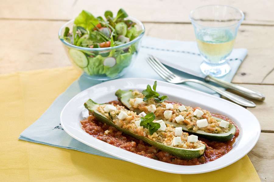 Zucchini mit Nuss-Reis-Füllung